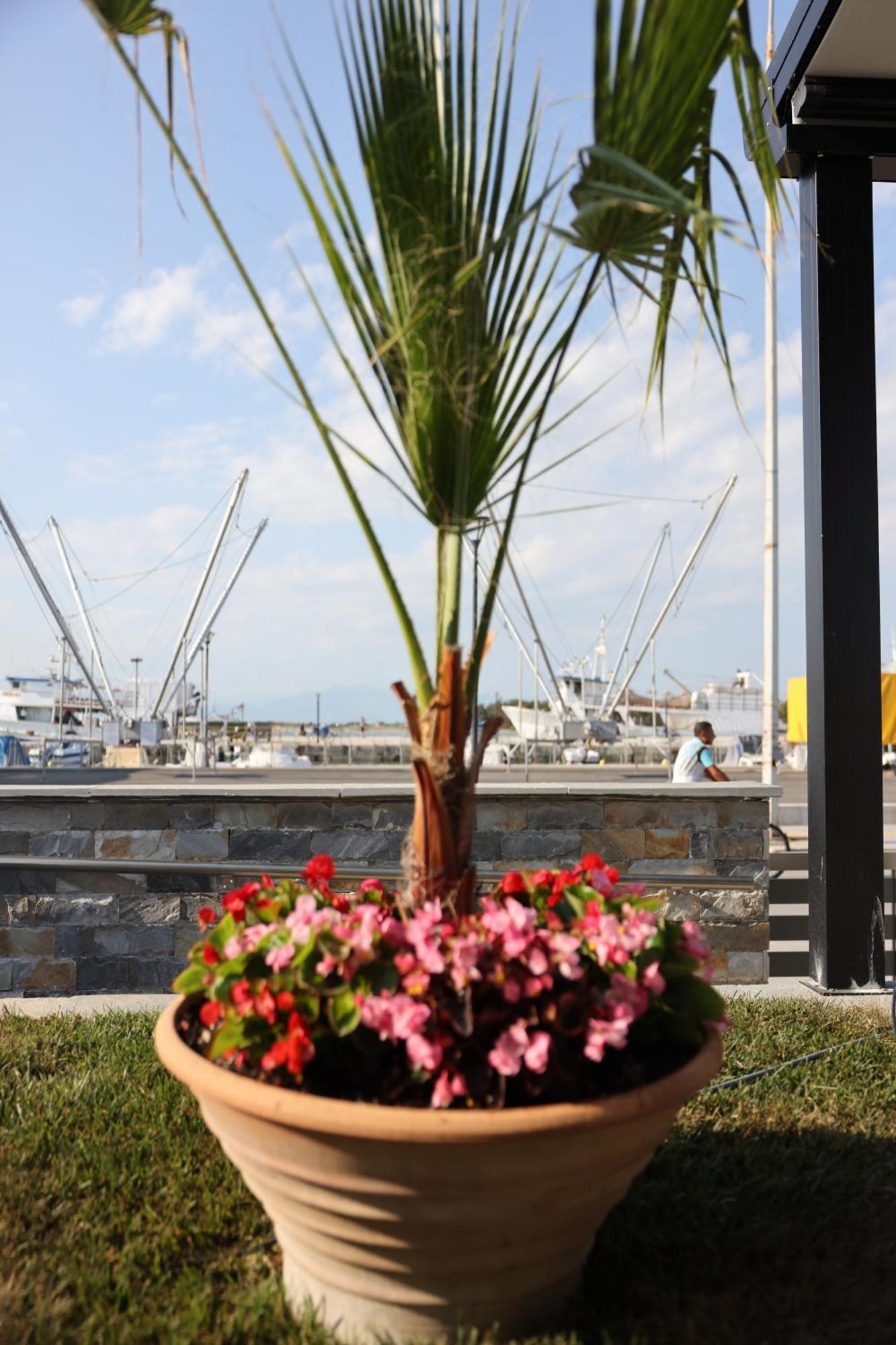 Nautico Rooms Keramoti  Bagian luar foto